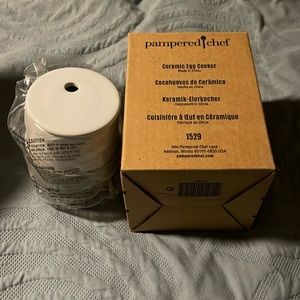 Pampered Chef ceramic egg cooker. New inbox.